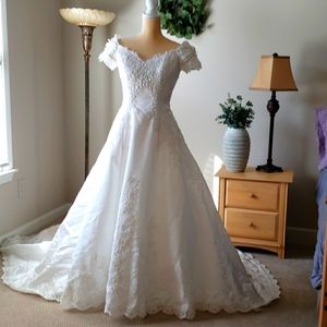 Wedding dress. Michaelangelo
